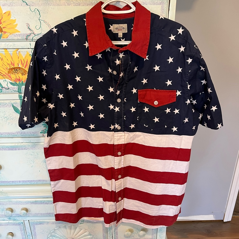 ⭐️B2G1⭐️ AMERICAN LEGACY AMERICAN FLAG BUTTON-UP SHORT SLEEVE